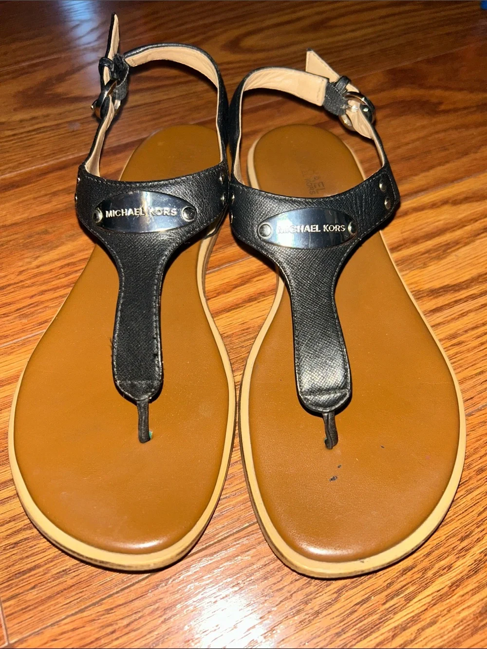 Michael Kors Women’s MK Plate Logo Thong Flat Sandal Leather Tan Sole Women’s 7